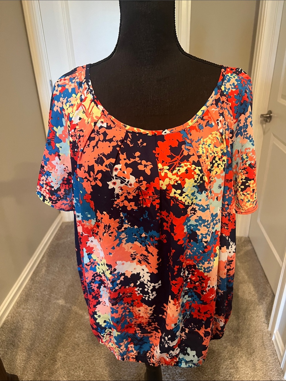 🔥2/$5 a.n.a Floral Abstract Scoop Neck Blouse in Navy, Coral, Blue